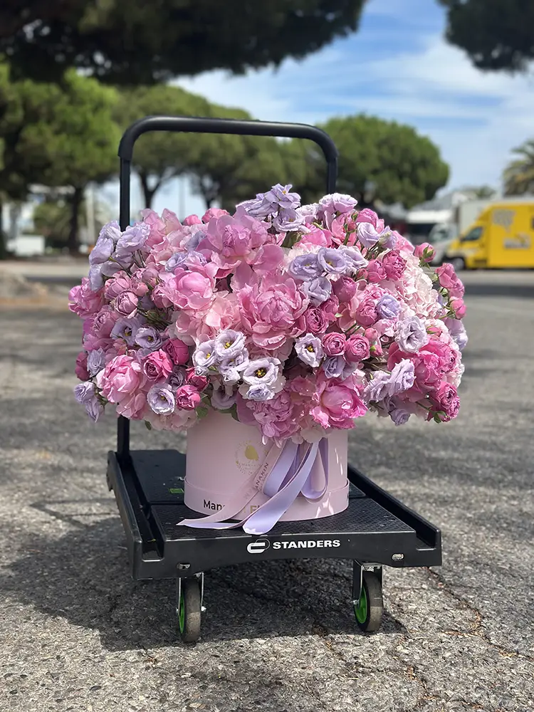 pink-noblesse-flower-box-bouquet-delivery-trolley-cannes pink-noblesse-flower-box-bouquet-delivery-trolley-cannes