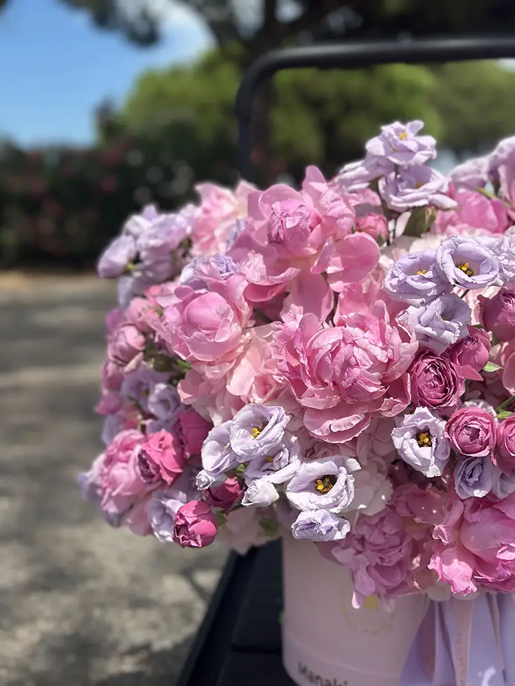 pink-noblesse-flower-box-bouquet-detail-closeup-nice pink-noblesse-flower-box-bouquet-detail-closeup-nice
