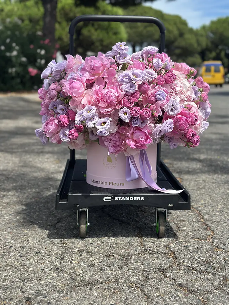 pink-noblesse-flower-box-bouquet-front-view-french-riviera pink-noblesse-flower-box-bouquet-front-view-french-riviera